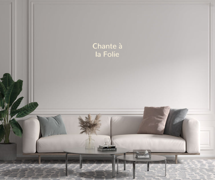 Custom text: Chante à 
la Folie