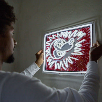 Keith Haring x Mickey 3 “Explosive Mickey Mouse”, signe en néon LED