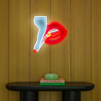 Smoke by Tom Wesselmann, signe en néon LED