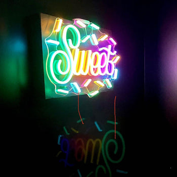 Sweet by Joanna Behar - Signe en néon LED
