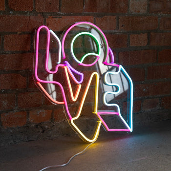 LO-VE by Yoni Alter, signe en néon LED