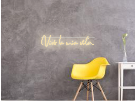 Custom text: Vivo la mia vita..