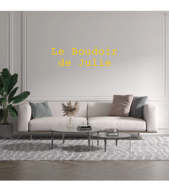 Custom text: Le Boudoir
de Julie