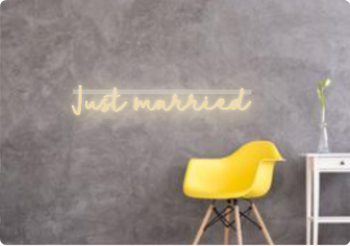 Custom text: Just married
