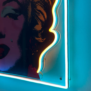 Marilyn Monroe Large by Andy Warhol - signe en néon LED