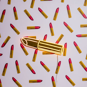 Golden Lipstick by Tom Wesselmann, signe en néon LED