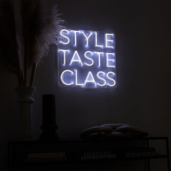 Style, Taste, Class by Bobby Berk, signe en néon LED