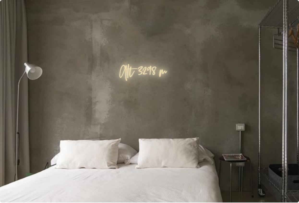 Custom text: Alt 3298 m