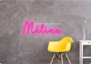 Custom text: Mélina