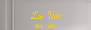 Custom text: La  Vie
en  or