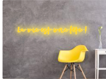 Custom text: La vie est une fête !
