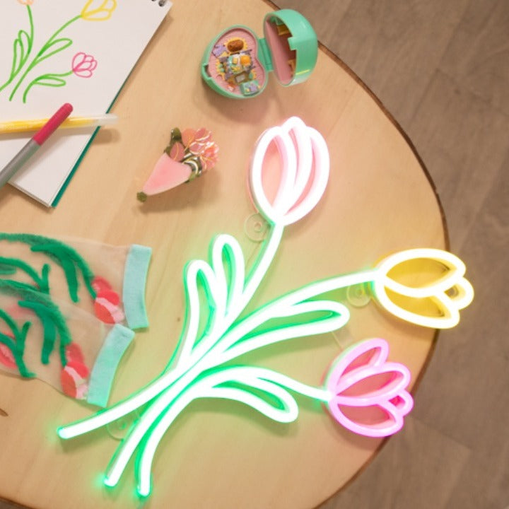 Tulipes by Coucou Suzette, Zeichen aus LED-Neonlicht