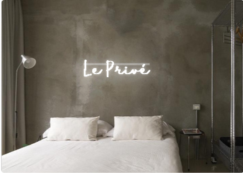 Custom text: Le Privé