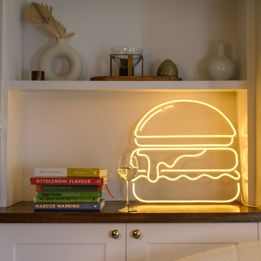 Gold Burger, Zeichen aus Neon-LEDs