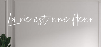 Custom text: La vie est une fleur