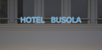 Custom text: HOTEL   BUSOLA