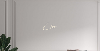 Custom text: Léo