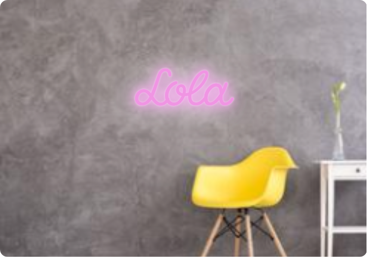 Custom text: Lola