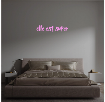 Custom text: Elle est super