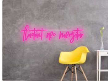 Custom text: fluctuat nec mergitur